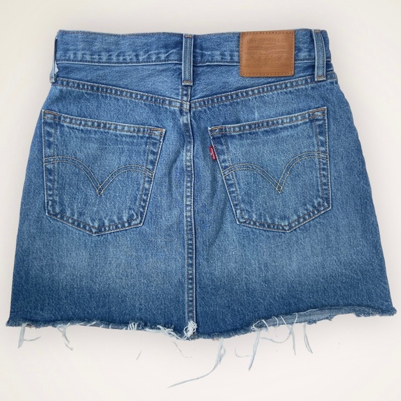 Levi’s denim mini skirt - Picture 2 of 4